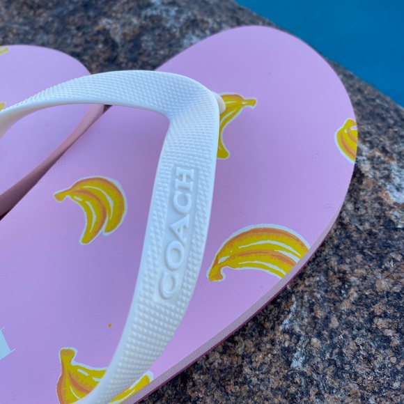 🍌NWT🍌 COACH pink & yellow banana  flip flops - Picture 3 of 9